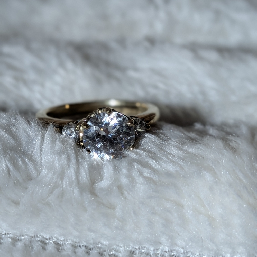 Elegant Gold and Silver Women's Ring